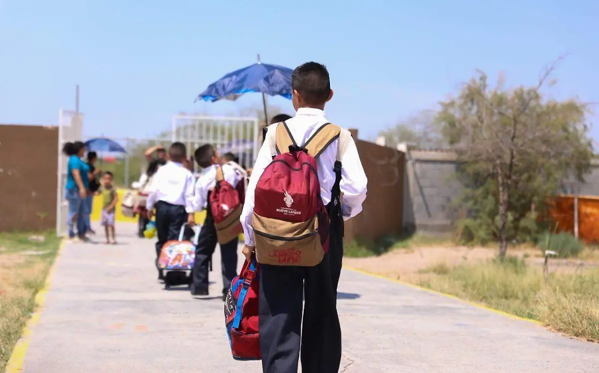 Con regreso a clases Nuevo Laredo entrega mochilas