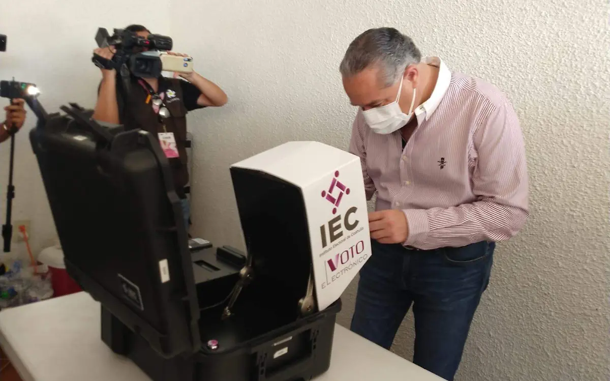 Adrián Oseguera participó desde las urnas electrónicas