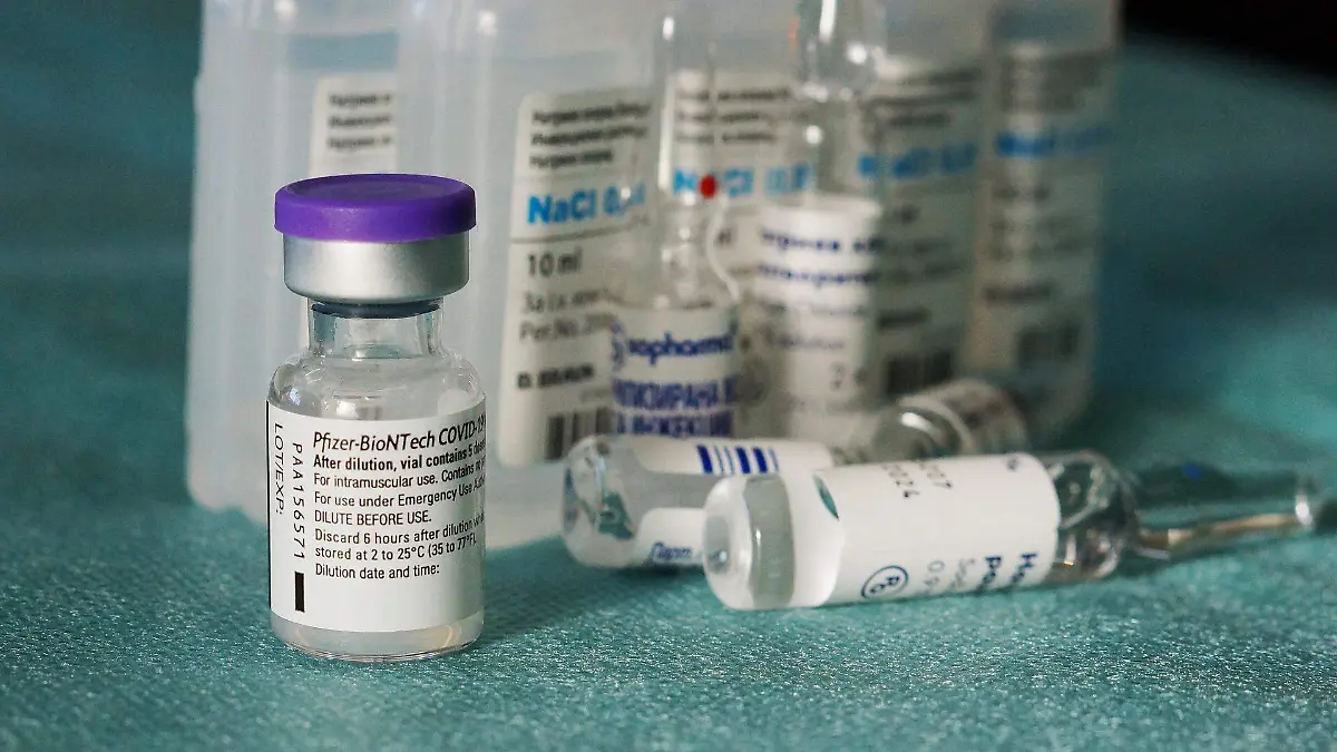 covid-19-vaccine-g45eec3b37_1920