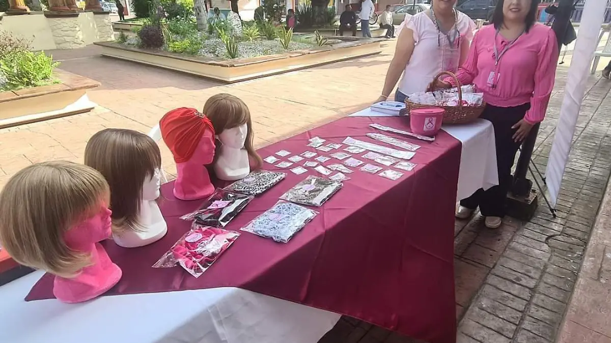 Guerreras con Turbante crean pieza de pan en forma de seno