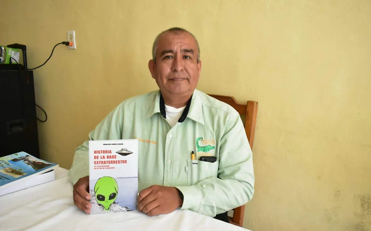 Presentación del libro de ovnis (2)