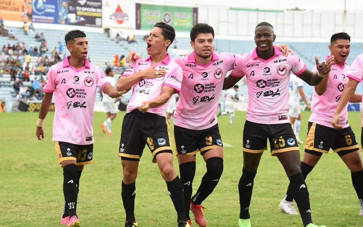 Triunfo celeste sobre Lobos ULMX José Luis Tapia (3)
