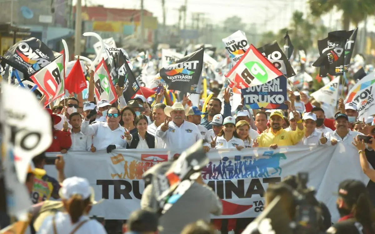 César Verástegui en campaña (2)