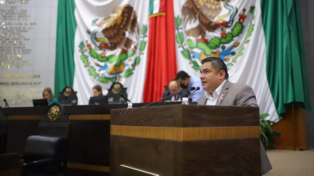 Piden continuidad a orden de aprehensión contra García Cabeza de Vaca 