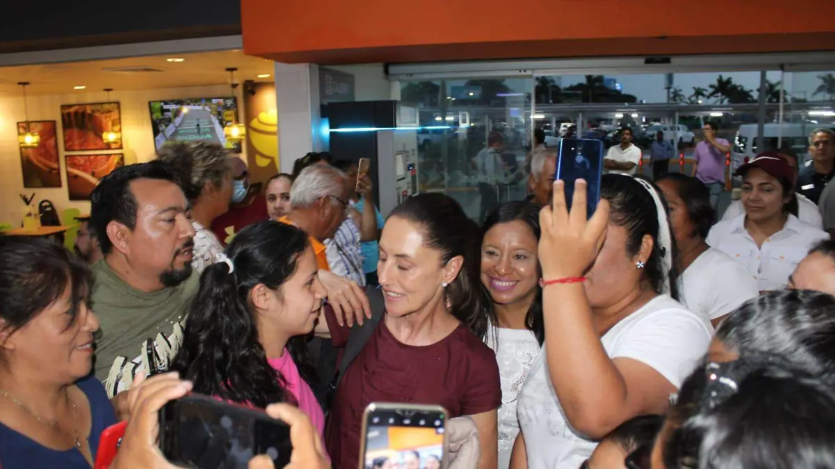Con huapango despiden a Claudia Sheinbaum tras visita a Tampico