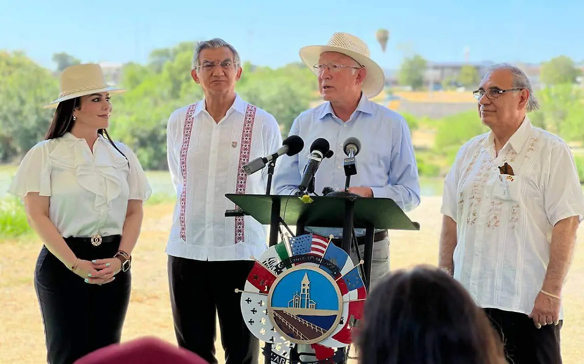 Ken Salazar reconoce liderazgo del gobernador Américo Villarreal 