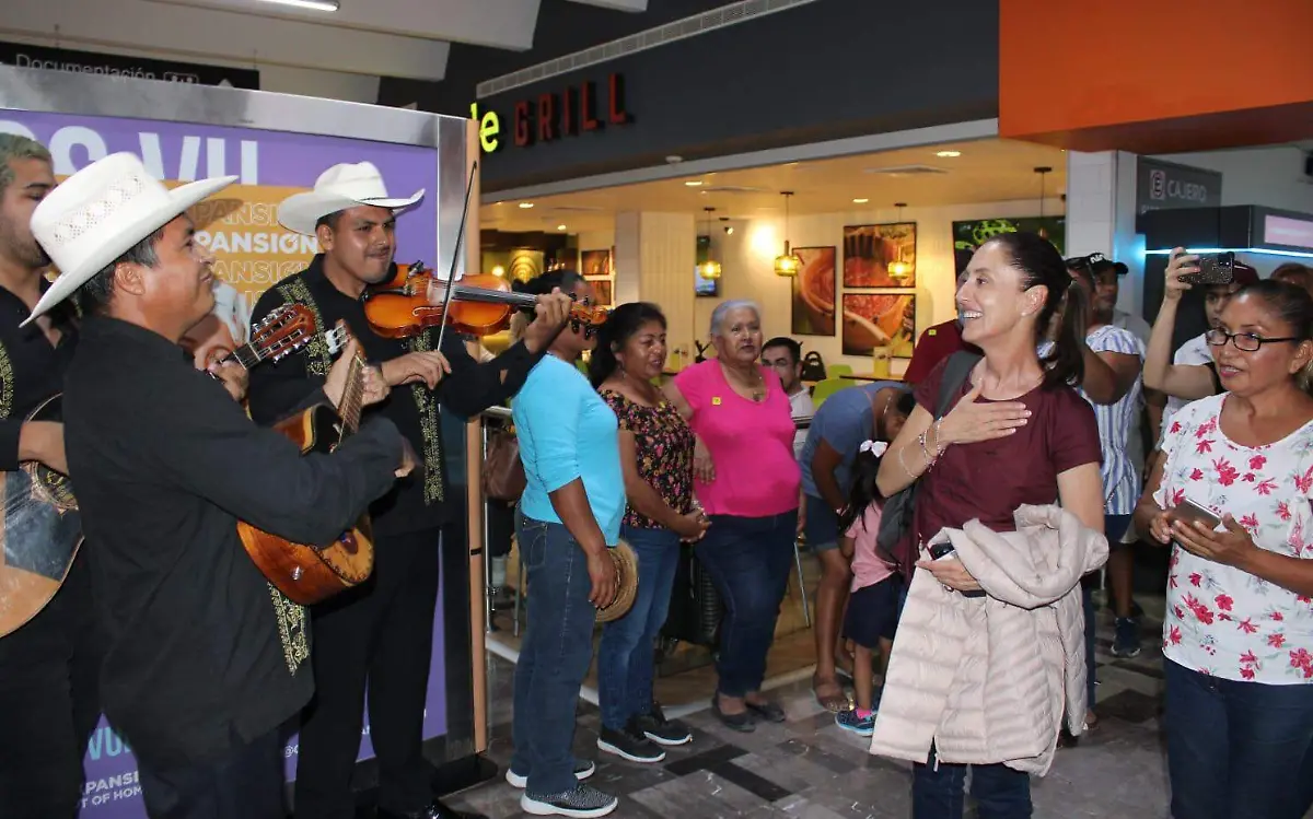 Despiden con huapango a Claudia Sheinbaum tras visita a Tampico