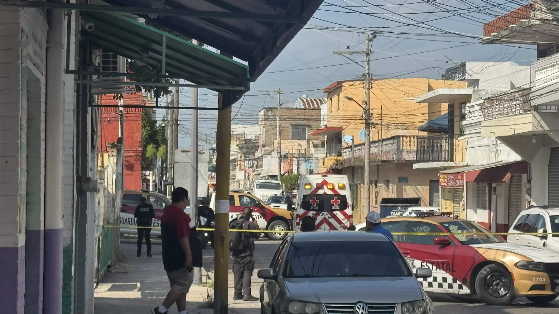 Riña en una de las principales calles de Tampico termina con dos sujetos en hospital 