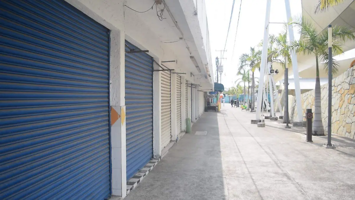 Hay muchos locales disponibles en el Macalito y solo unos pocos están abiertos