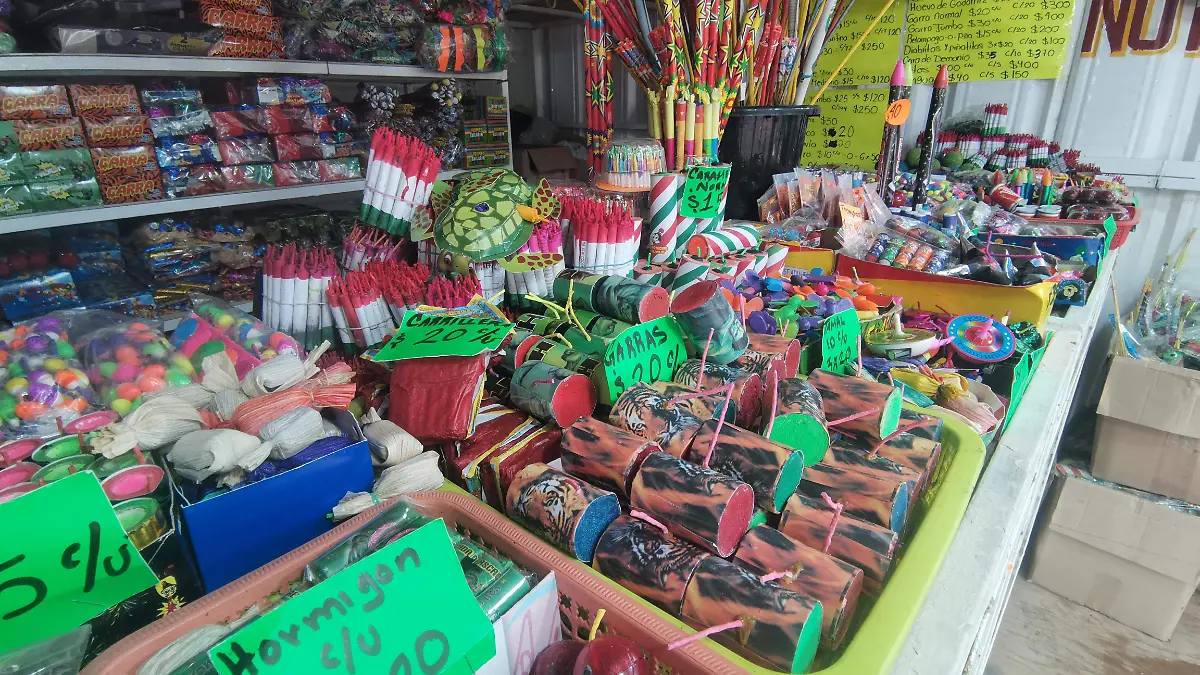 Exhortan a la población al uso responsable de los fuegos artificiales.