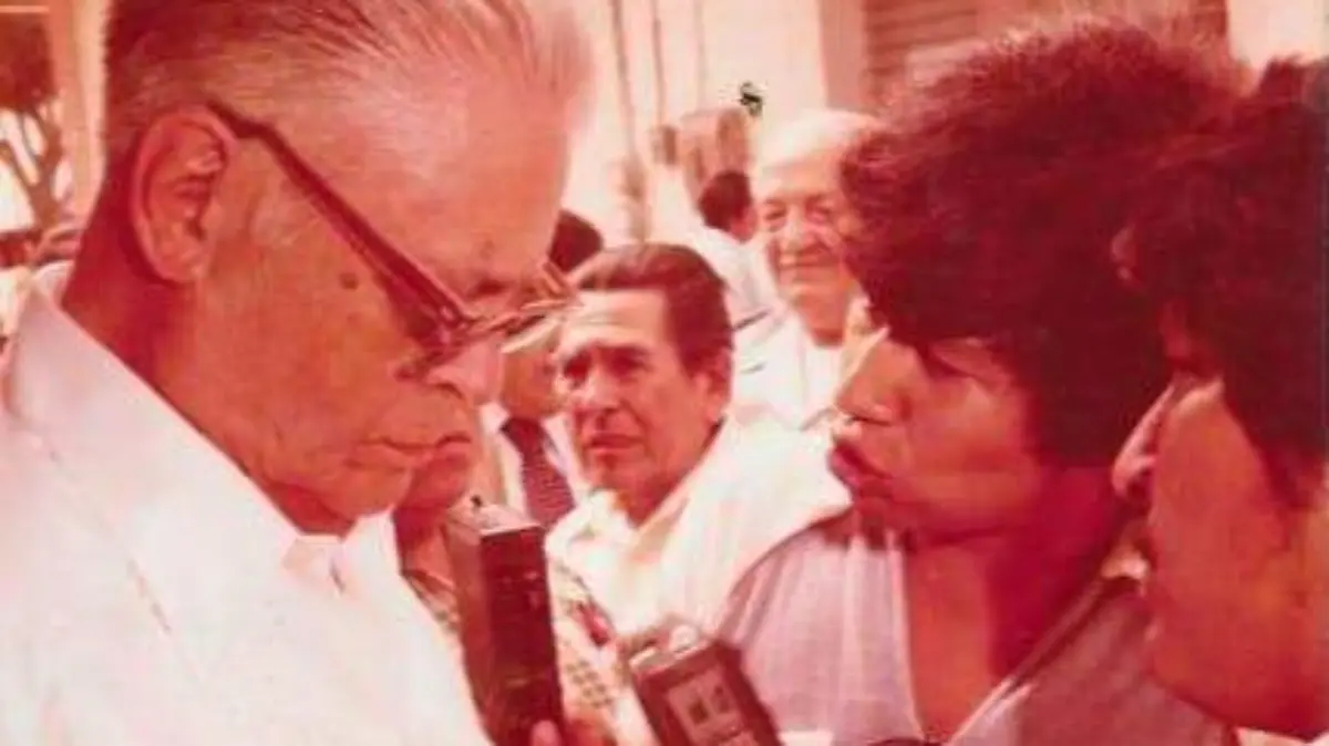 El extinto líder de la CTM, Fidel Velázquez, en entrevista con Norberto Calvario