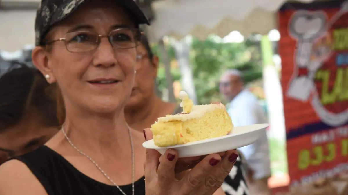 La megarosca contenía un aproximado de 200 monitos