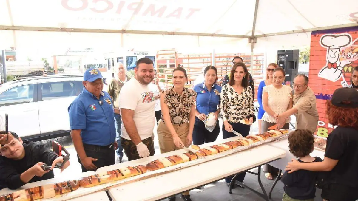 Autoridades municipales y empresarios de la zona se dieron cita en la Plaza Hijas de Tampico