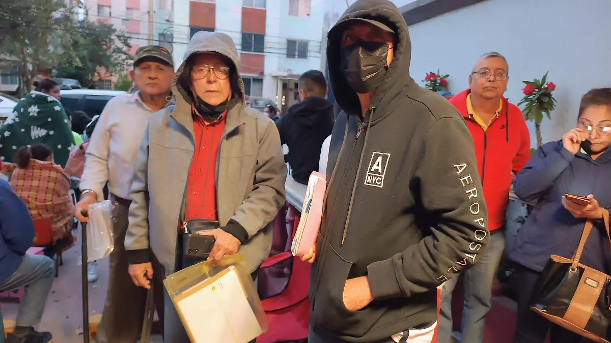 Comienza el canje de placas en Tamaulipas: contribuyentes de Tampico y Ciudad Madero madrugan a pesar del frío