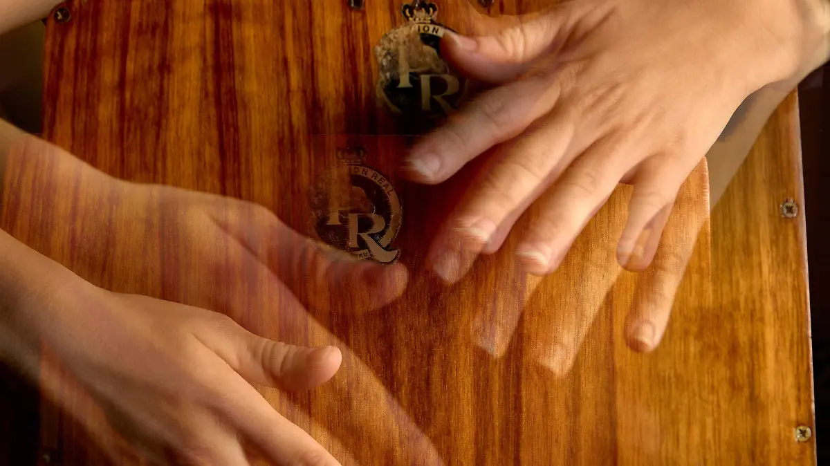 Ruth Lozano percusión