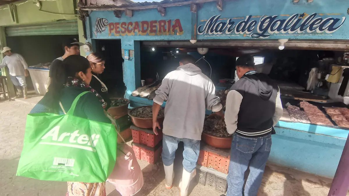 En las pescaderías del Paso del Humo, en Pueblo Viejo, aseguran contar con variedad de producto y frescura