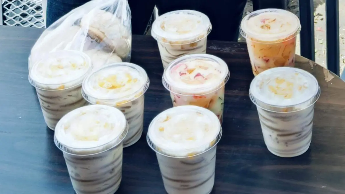 El aroma de conchas recién horneadas y gelatinas de mosaico atrae a los transeúntes