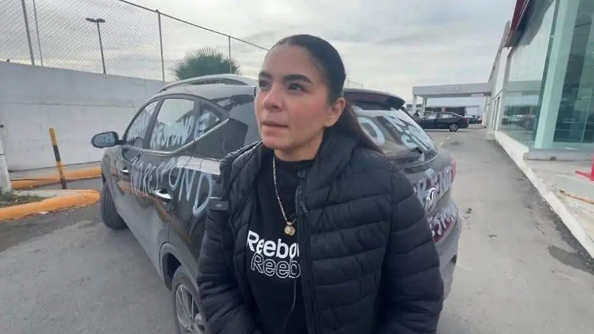Alejandra acudió a protestar al exterior de la Agencia MG en Reynosa, Tamaulipas
