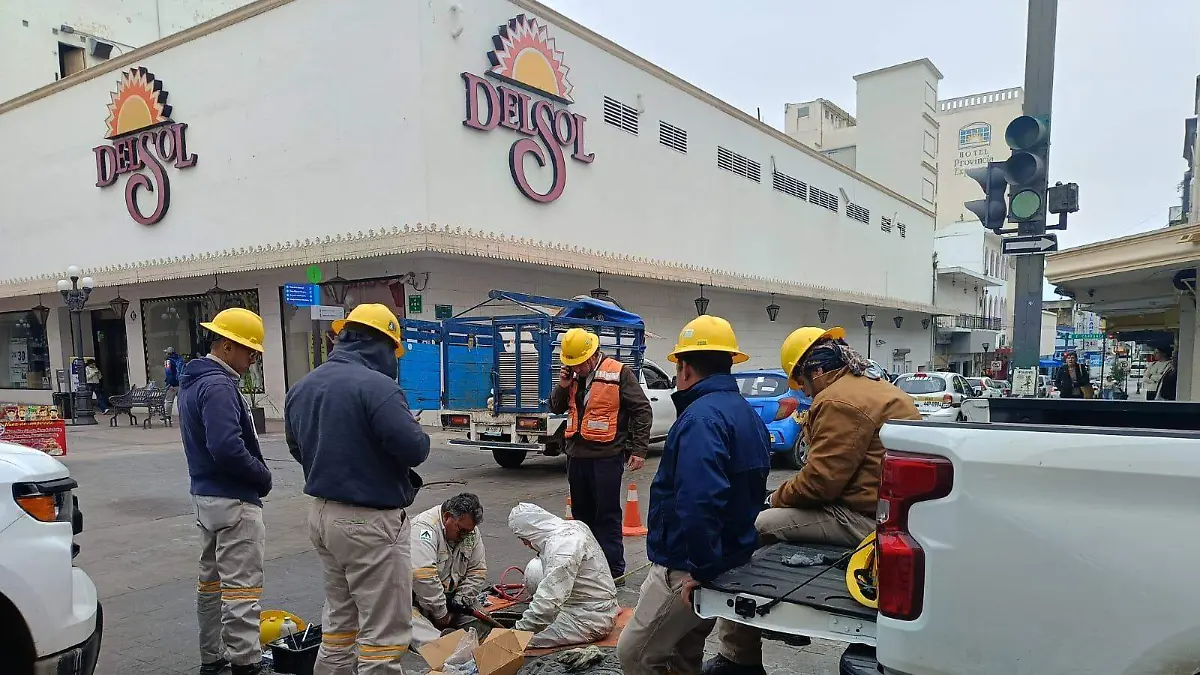 Apagón deja a oscuras a comerciantes de la zona centro de Tampico