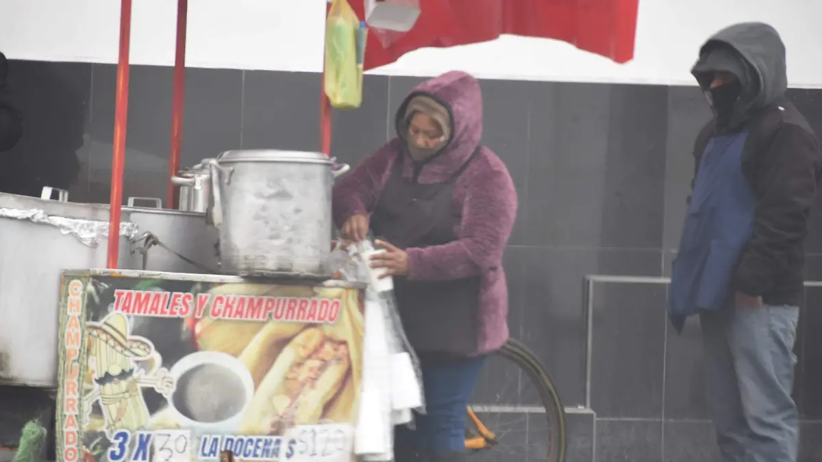 A pesar de las bajas temperaturas, comerciantes y trabajadores coinciden en las calles