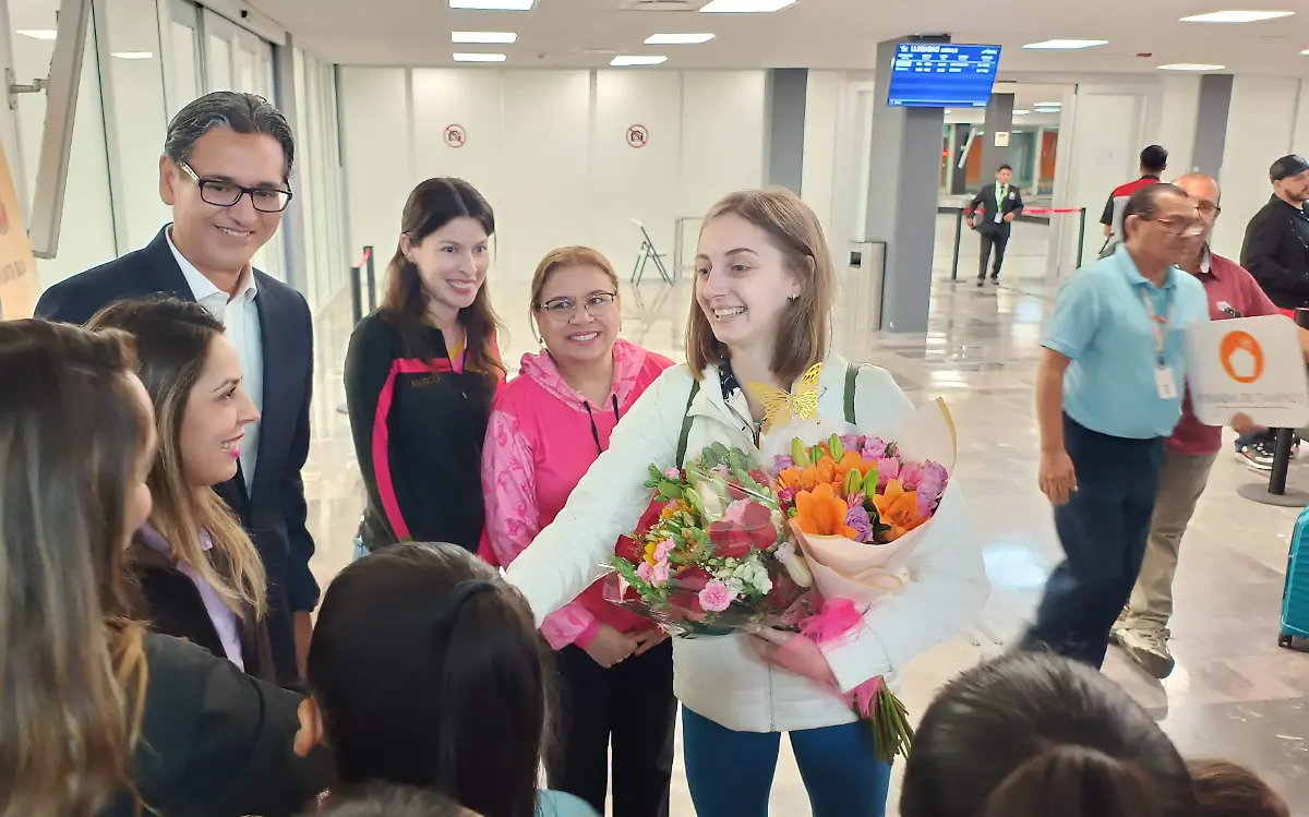 Boryana Nikolaeva Kaleyn, gimnasta y medallista en París 2024, llega a Tampico Juan Hernández (3)