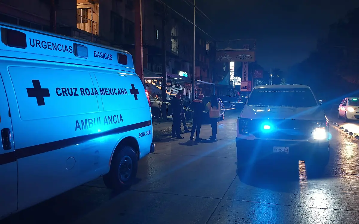 Hombre sufre aparente infarto mientras maneja y choca su auto en la colonia Tancol Juan Hernández (1)