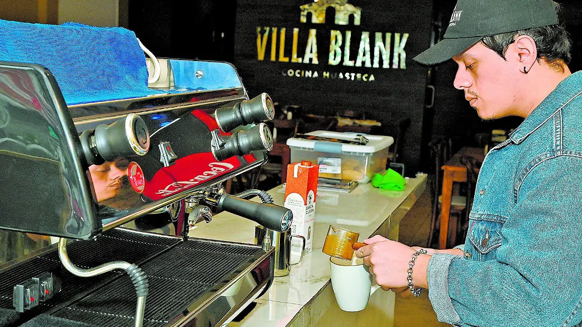 Experimentados baristas crean cafés para consentir a los clientes 