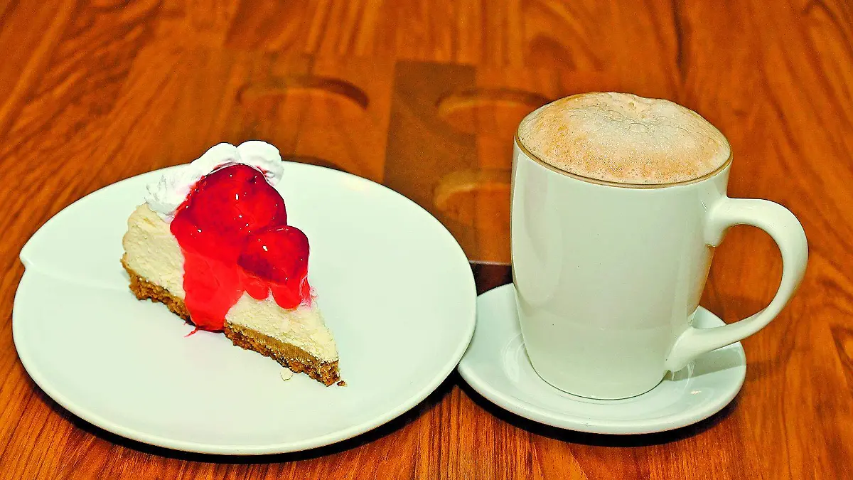 Exquisitos postres y un delicioso café se sirven en el lugar
