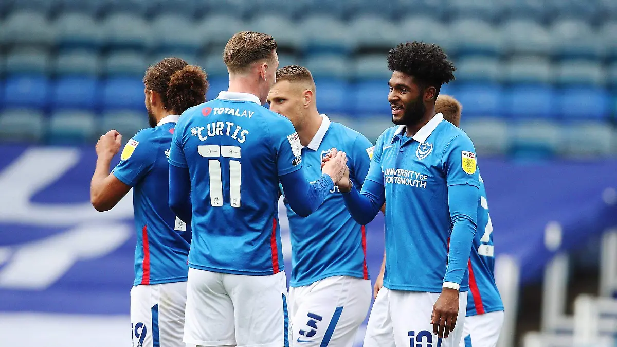Portsmouth FC y la Jaiba Brava tienen uniformes en color azul y blanco