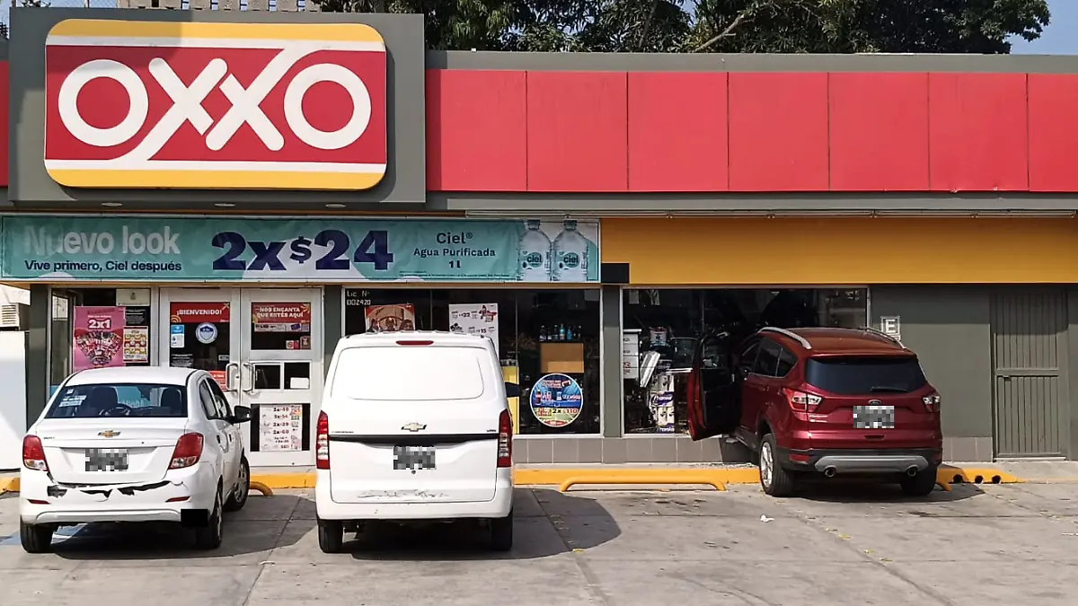 Una sorpresa y un buen susto se llevaron los trabajadores de la tienda de autoservicio que estaban en turno