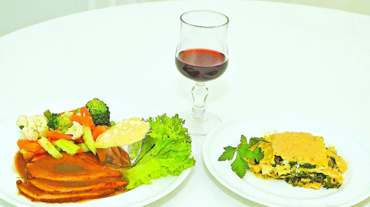 Pierna de cerdo en salsa de ciruela y lasaña