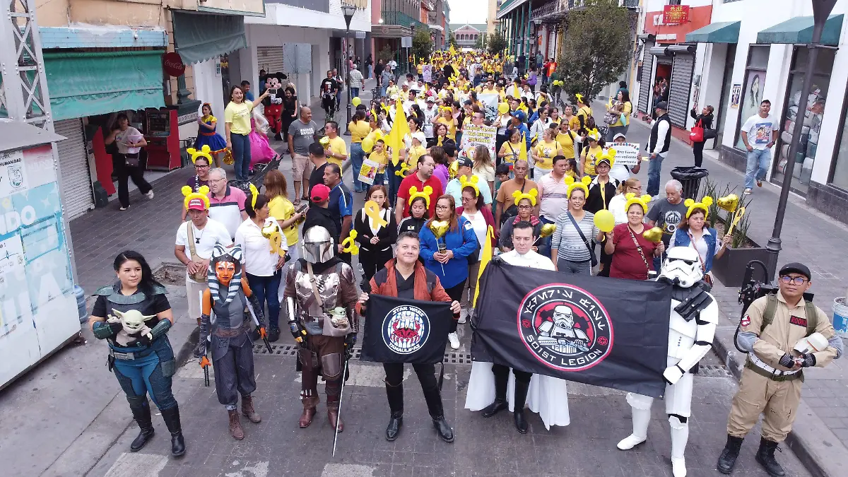 Acompañados de un contingente, pacientes y familiares caminaron por el centro de Tampico