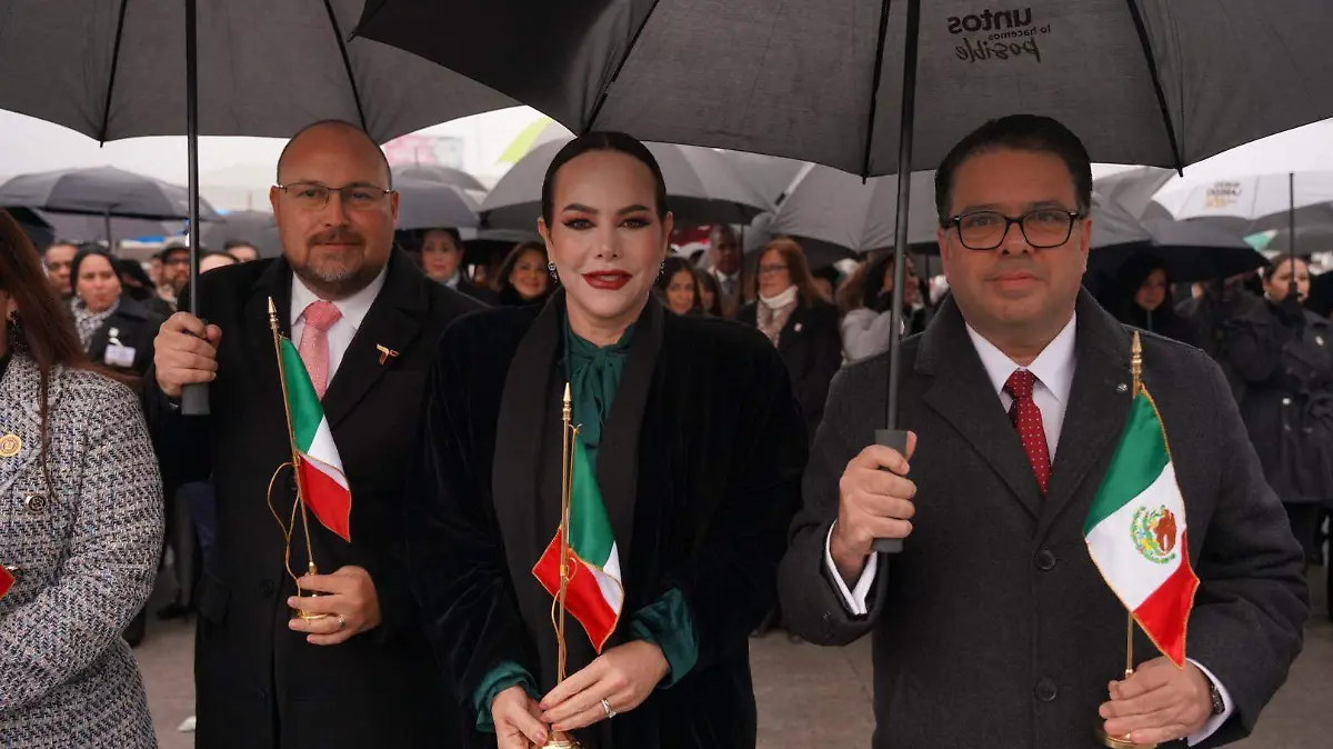 Dos Laredos celebran 127 años de hermandad con la Ceremonia del Abrazo