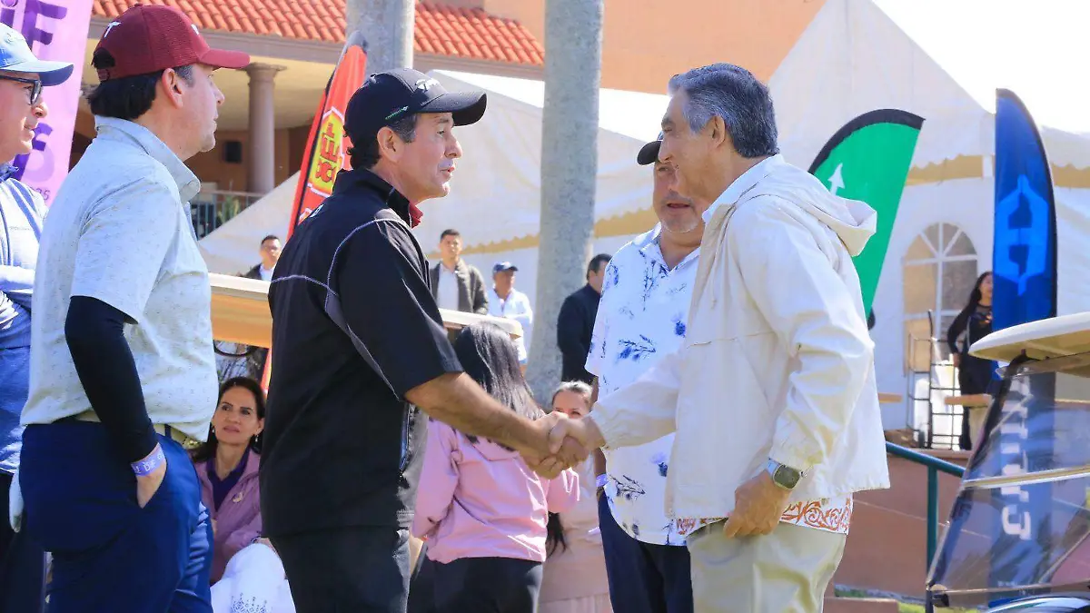 El gobernador Américo Villarreal Anaya saludo a los 152 golfistas del torneo