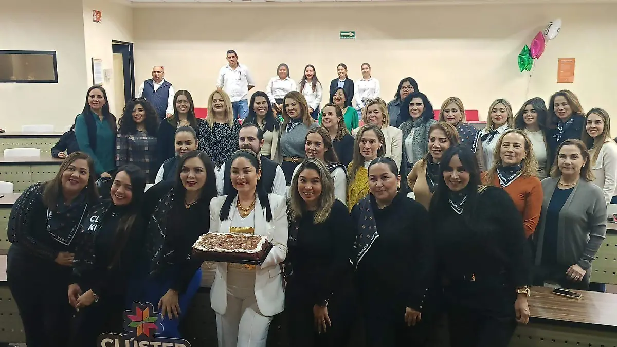 El clúster de Mujeres de Negocios Kubal se reunió para recibir la conferencia "Aspectos fiscales y legales a considerar para 2025"