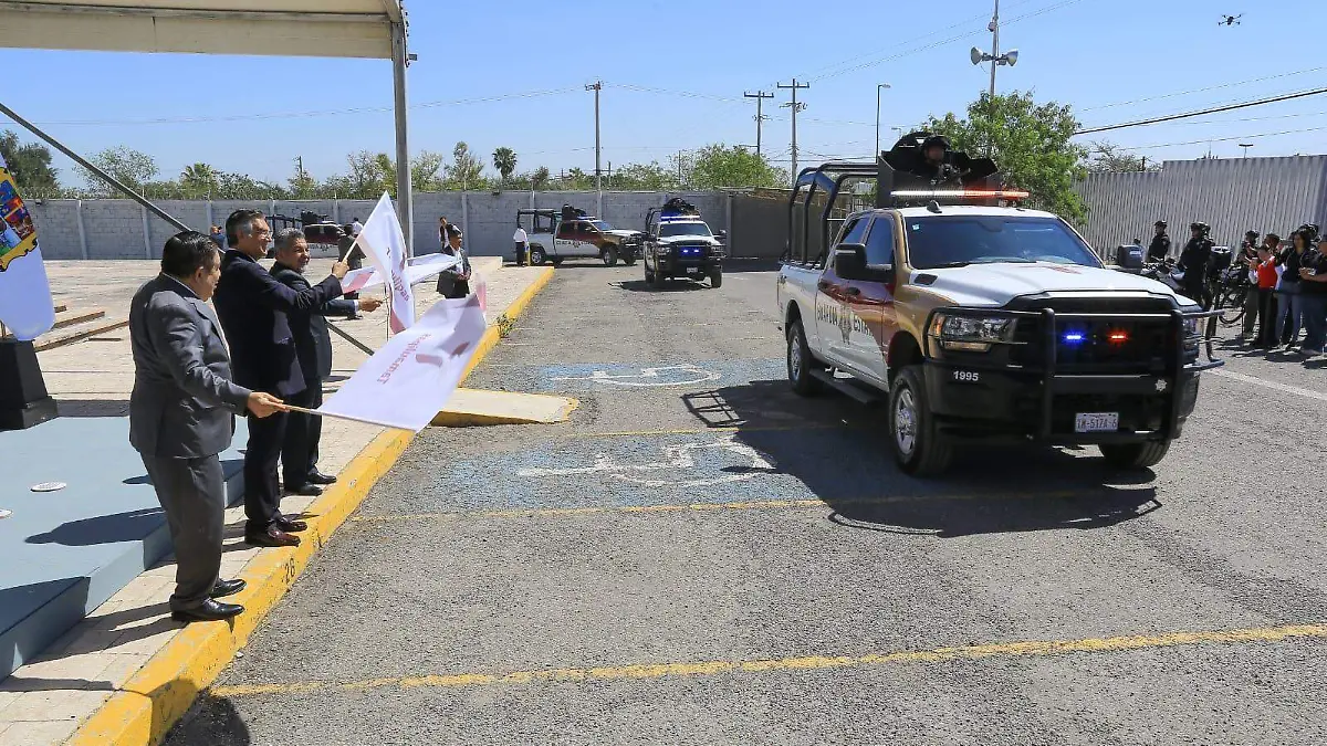 El gobernador Américo Villarreal Anaya dio el banderazo de entrega de las 25 patrullas blindadas