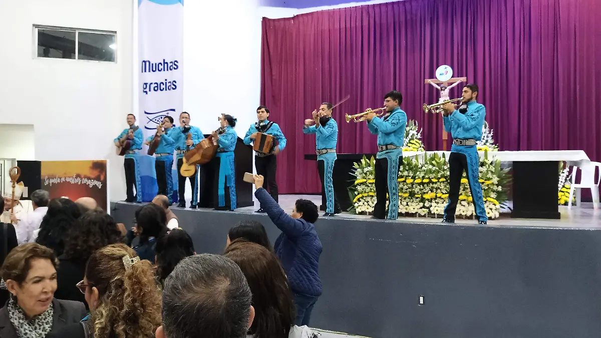 Con música de mariachi despidieron al obispo de Tampico en el Auditorio Municipal de Tampico