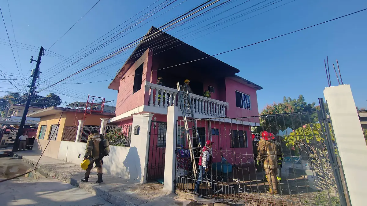 El cuerpo de Bomberos de Tampico apagó el fuego en la segunda planta de la casa habitación