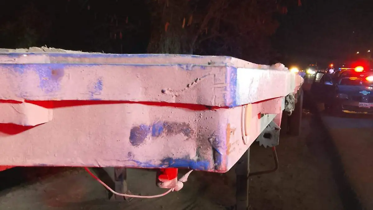 De acuerdo con Rescate Voluntarios de Altamira, el hombre de 60 años golpeo de frente con la estructura trasera del tráiler