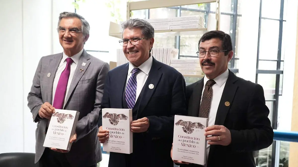 El gobernador de Tamaulipas Américo Villarreal entregó reconocimiento a Ricardo Monreal