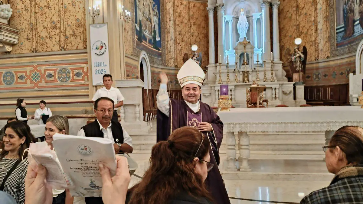 Cientos de fieles se reunieron en la Catedral de Tampico para asistir a la última misa del obispo José Armando Álvarez