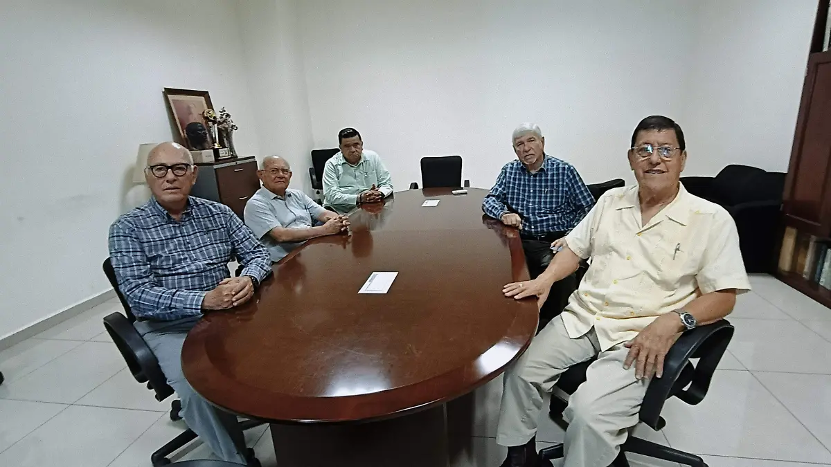 En un diálogo ameno los residentes de la colonia Refinería de Ciudad Madero, Ex Águila, invitaron al ciclo de conferencias