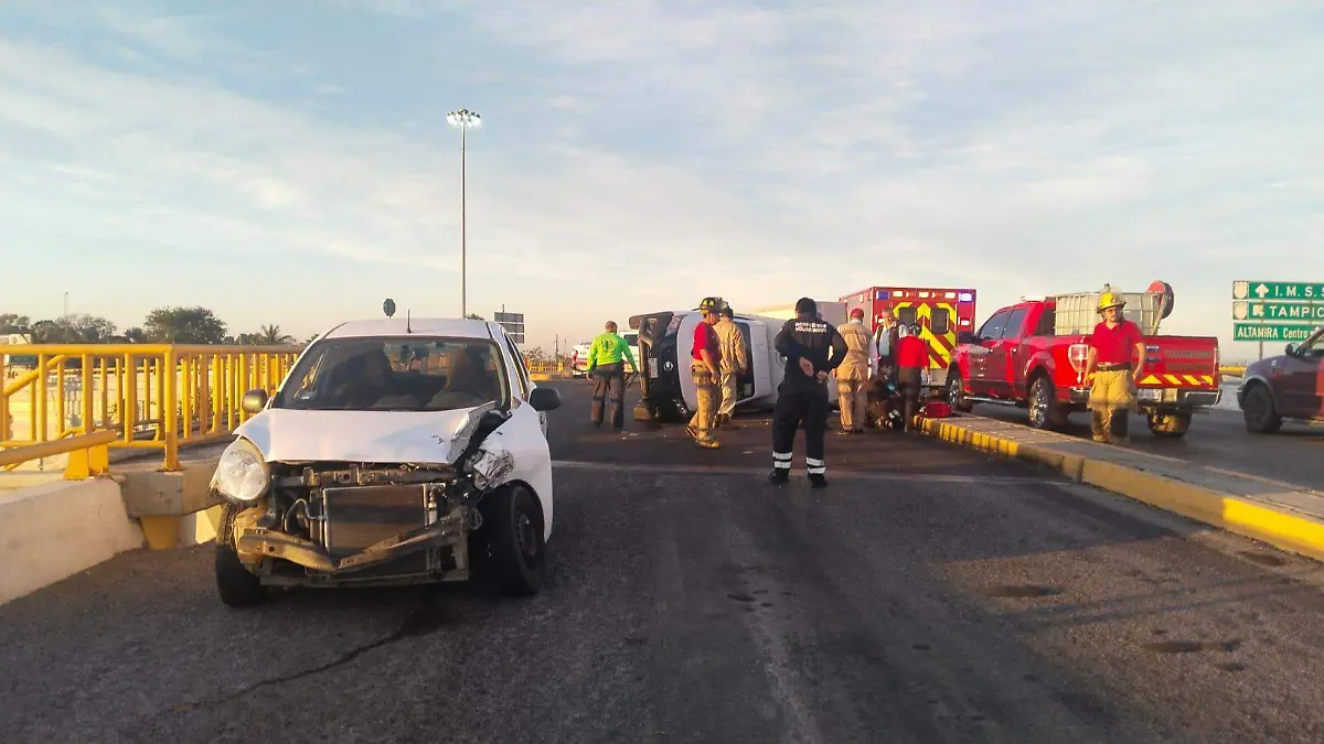 Fuerte choque en Altamira: camioneta vuelca tras impacto en crucero peligroso