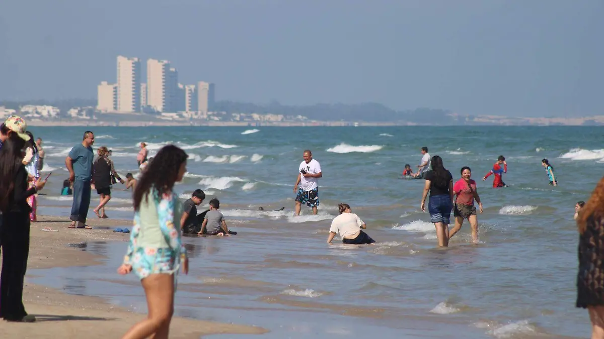 Durante el lunes 17 de marzo, día de descanso oficial, se puede ir a la playa a disfrutar del sol, la arena y el mar 