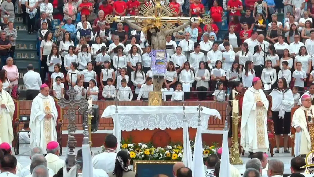 Participó en la celebración de la eucarística, el nuevo arzobispo de Morelia, José Armando Álvarez Cano