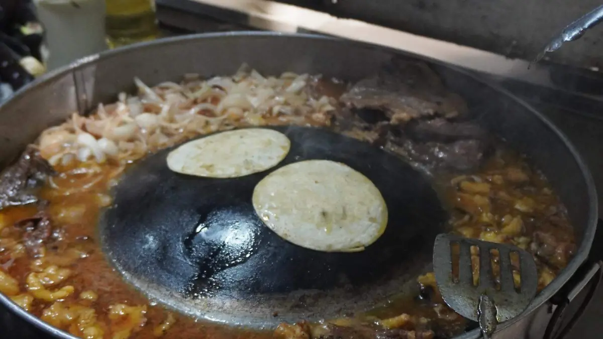 Si buscas unos buenos tacos de cecina en tu paso por Tampico y Ciudad Madero, Tacos Uzziel son una gran opción