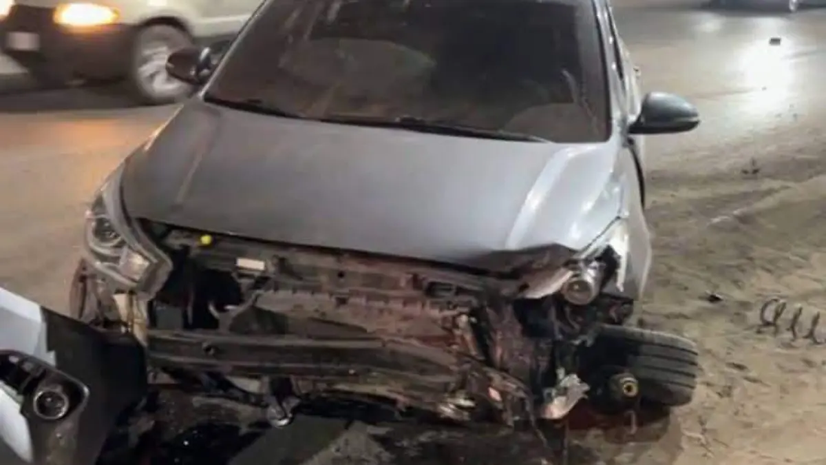 Abandonan vehículo tras accidente en el Corredor Urbano de Ciudad Madero