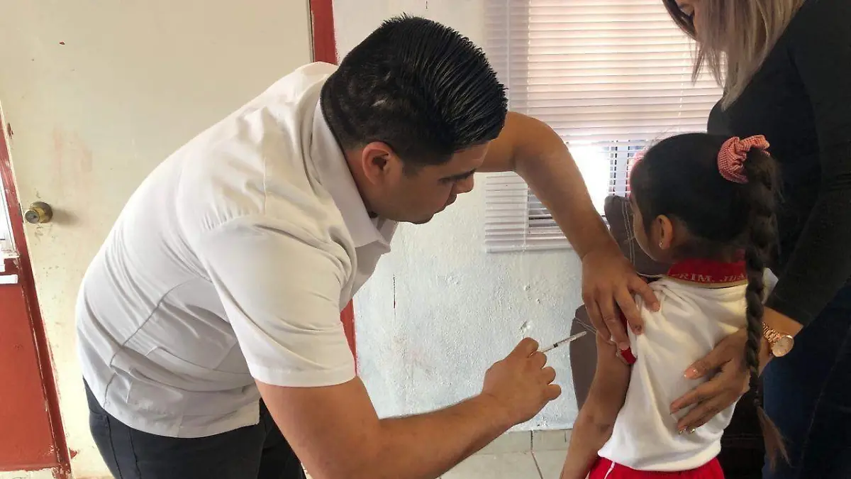 La vacuna contra el VPH desde el 2006 se le aplica a niñas y adolescentes mujeres