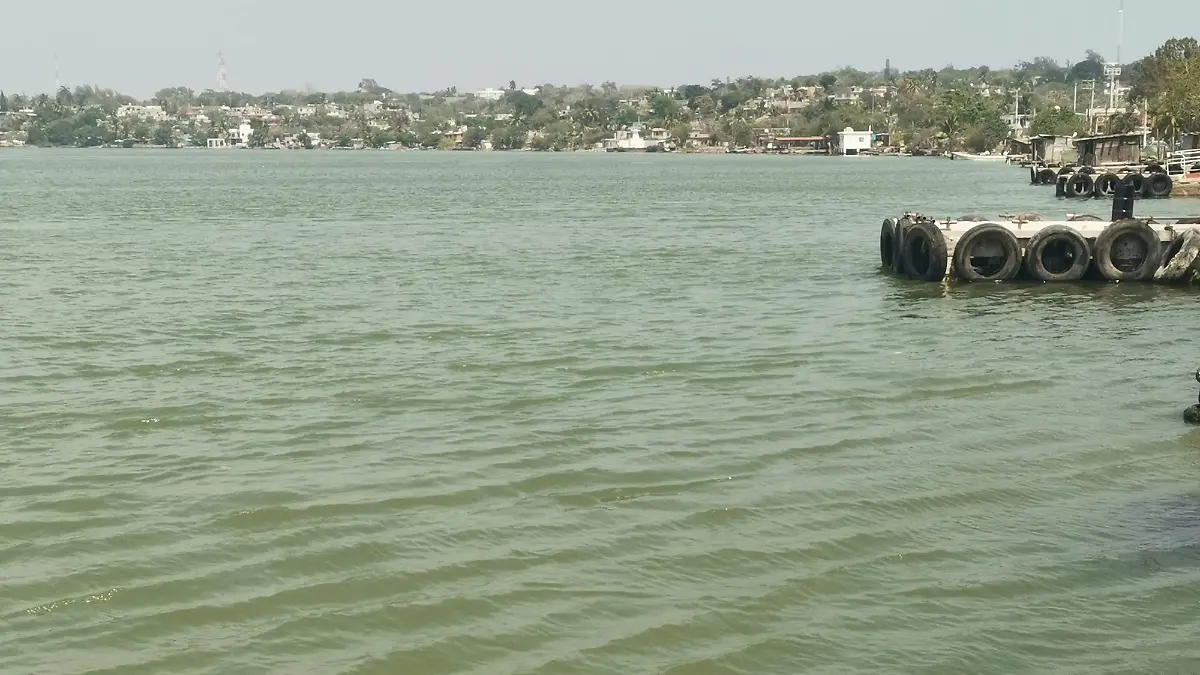 Derrame de combustible en el río Pánuco es reportado por pescadores