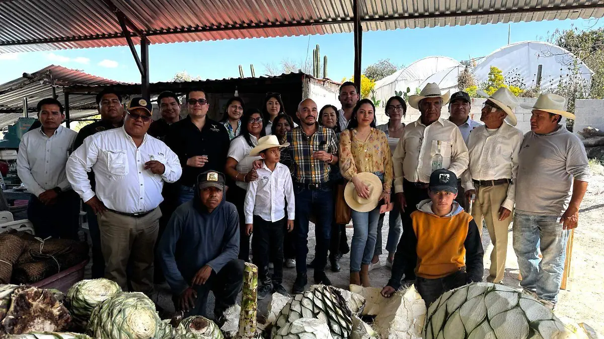 Se promociona en una visita Puebla el mezcal de Tamaulipas